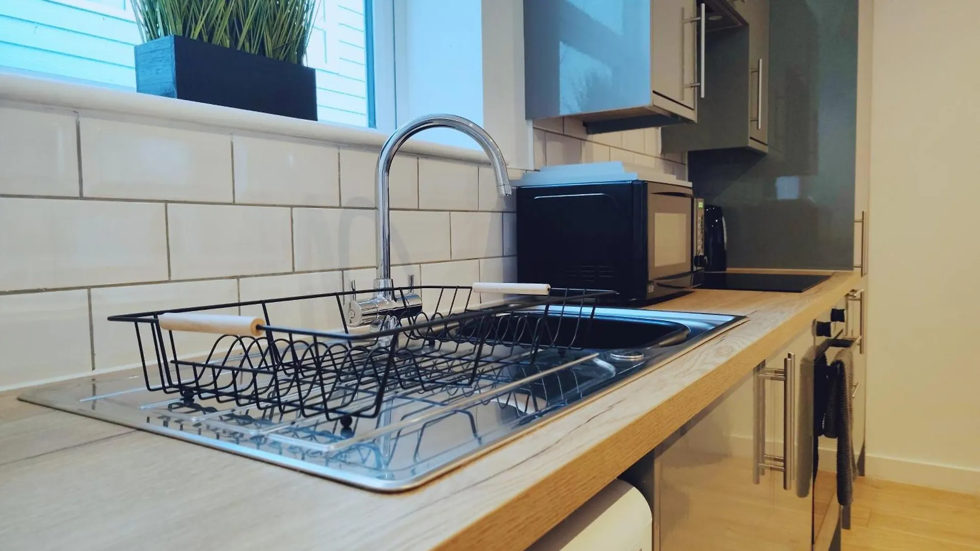 Beautiful Stylish Loft Apartment Perfect Summer Getaway Christchurch Centre 0*, Christchurch (Dorset)