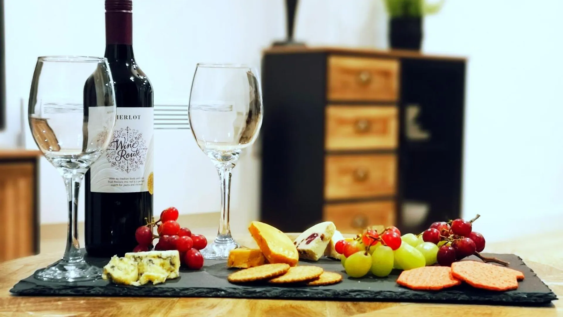 Beautiful Stylish Loft Apartment Perfect Summer Getaway Christchurch Centre  Christchurch (Dorset)