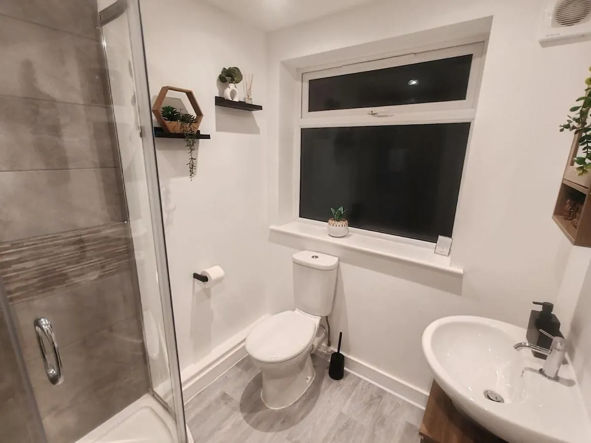 Beautiful Stylish Loft Apartment Perfect Summer Getaway Christchurch Centre 0*, Christchurch (Dorset)